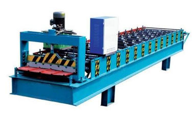 ประเทศจีน Electronic Control Metal Roof Roll Forming Machine With Hydraulic Metal Cutter ผู้ผลิต