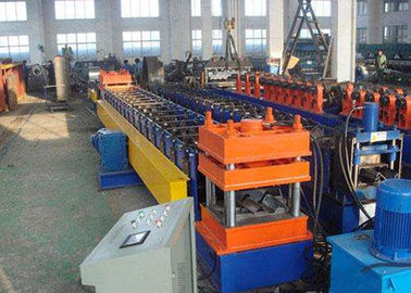 ประเทศจีน Galvanized Steel Highway Guardrail Roll Forming Machine With Easy Operation ผู้ผลิต